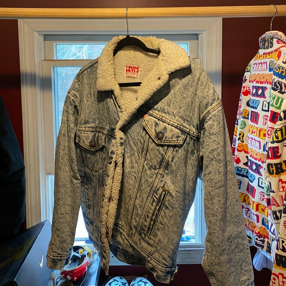 Vintage Levi’s acid wash with fluffy inside